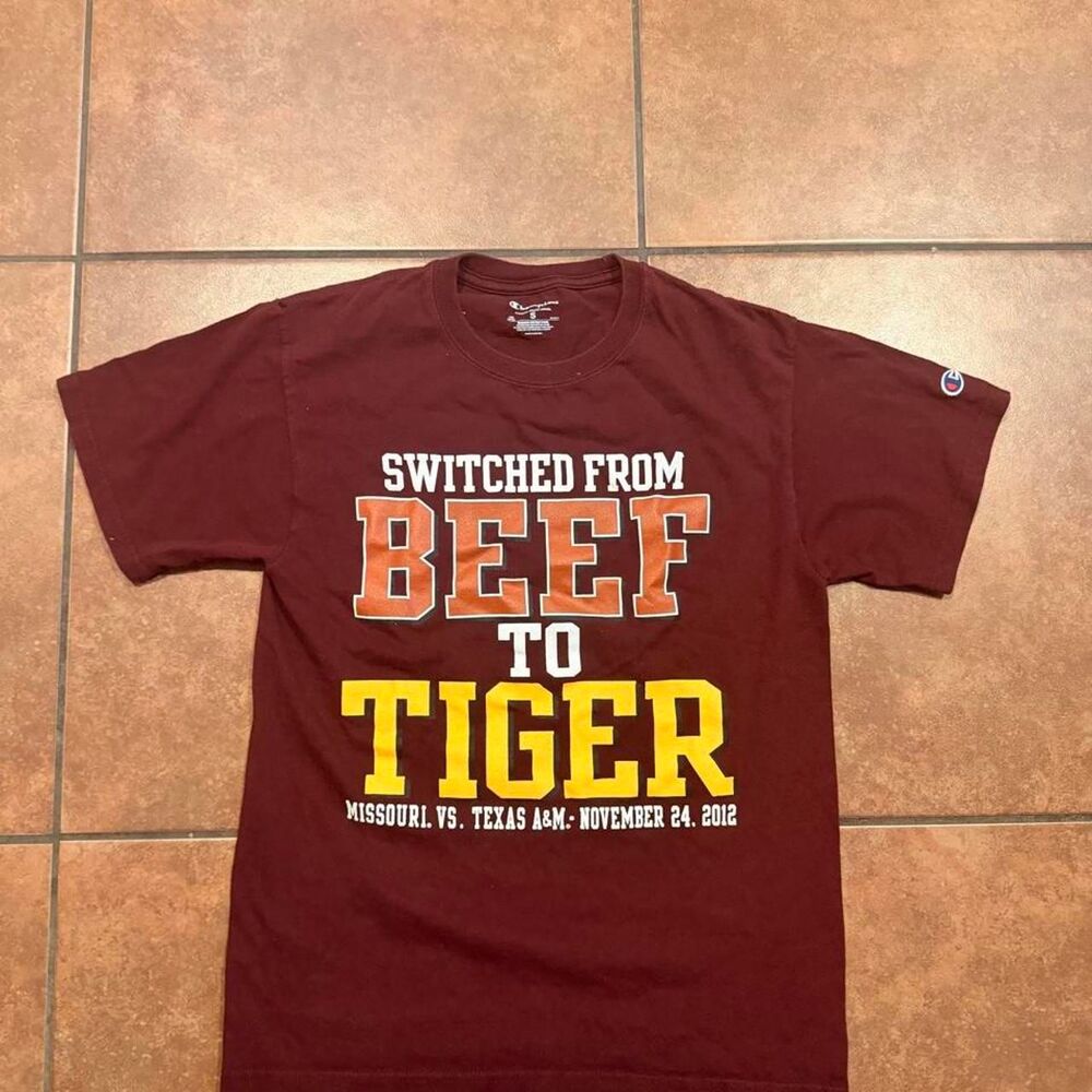Champion Men's Burgundy and Red T-shirt